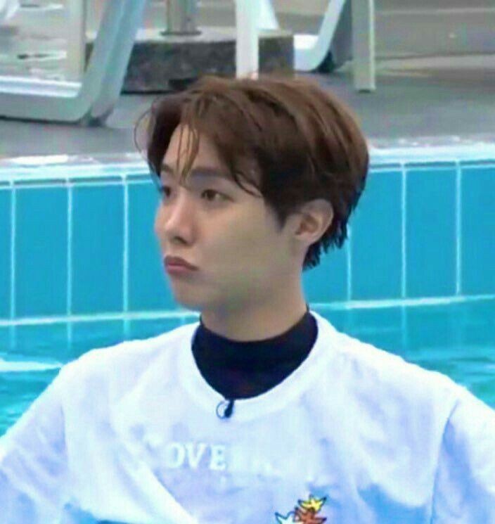chaehobin's tweet photo. sim, você ama jung hoseok ; a thread https://t.co/eQ810uSzgg