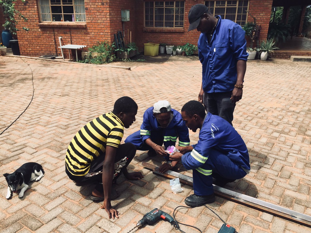 ETAECzw's tweet photo. Getting ready for a Big Solar ☀️Project 🧰 https://t.co/fBgmRVXhGP