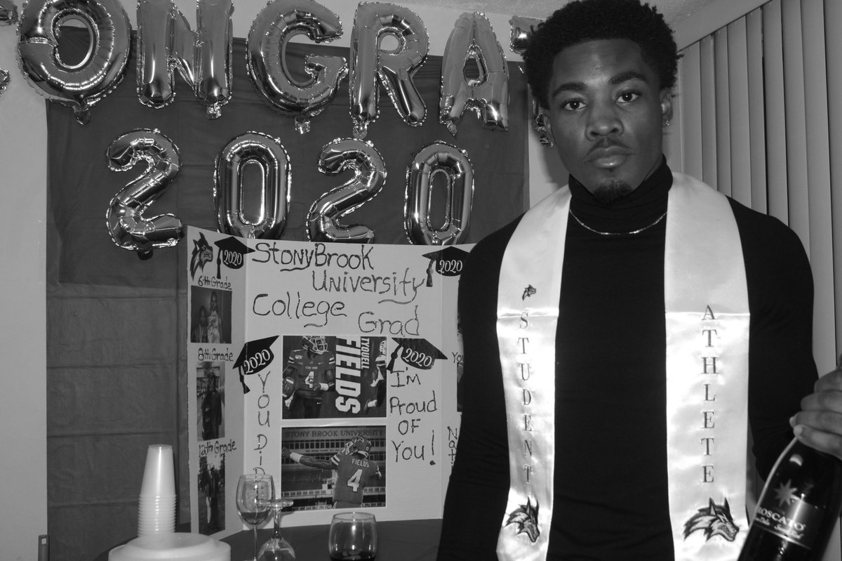 TyquellFields's tweet photo. My strength 🖤
#4TFAM 🪐
#SBUGRAD2020
📸📸📸 by @Unxle_Leek https://t.co/xGhn8F7YSG