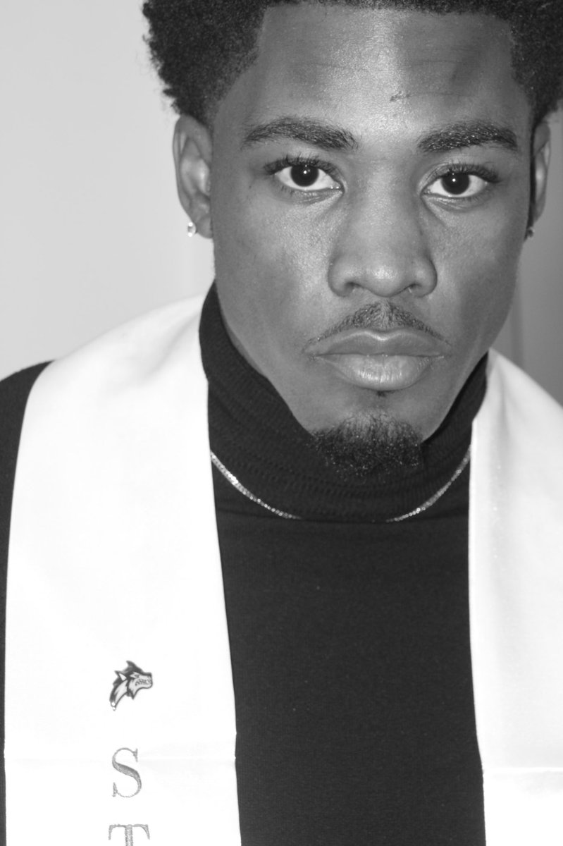TyquellFields's tweet photo. My strength 🖤
#4TFAM 🪐
#SBUGRAD2020
📸📸📸 by @Unxle_Leek https://t.co/xGhn8F7YSG
