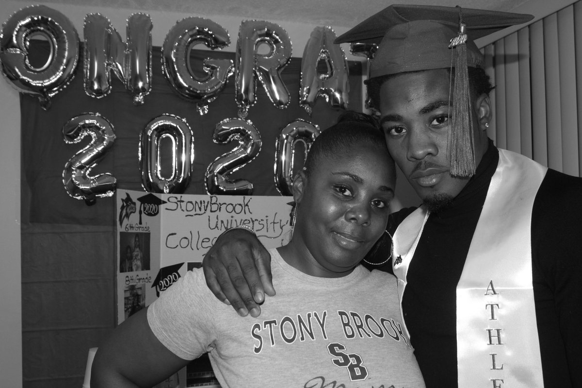 TyquellFields's tweet photo. My strength 🖤
#4TFAM 🪐
#SBUGRAD2020
📸📸📸 by @Unxle_Leek https://t.co/xGhn8F7YSG