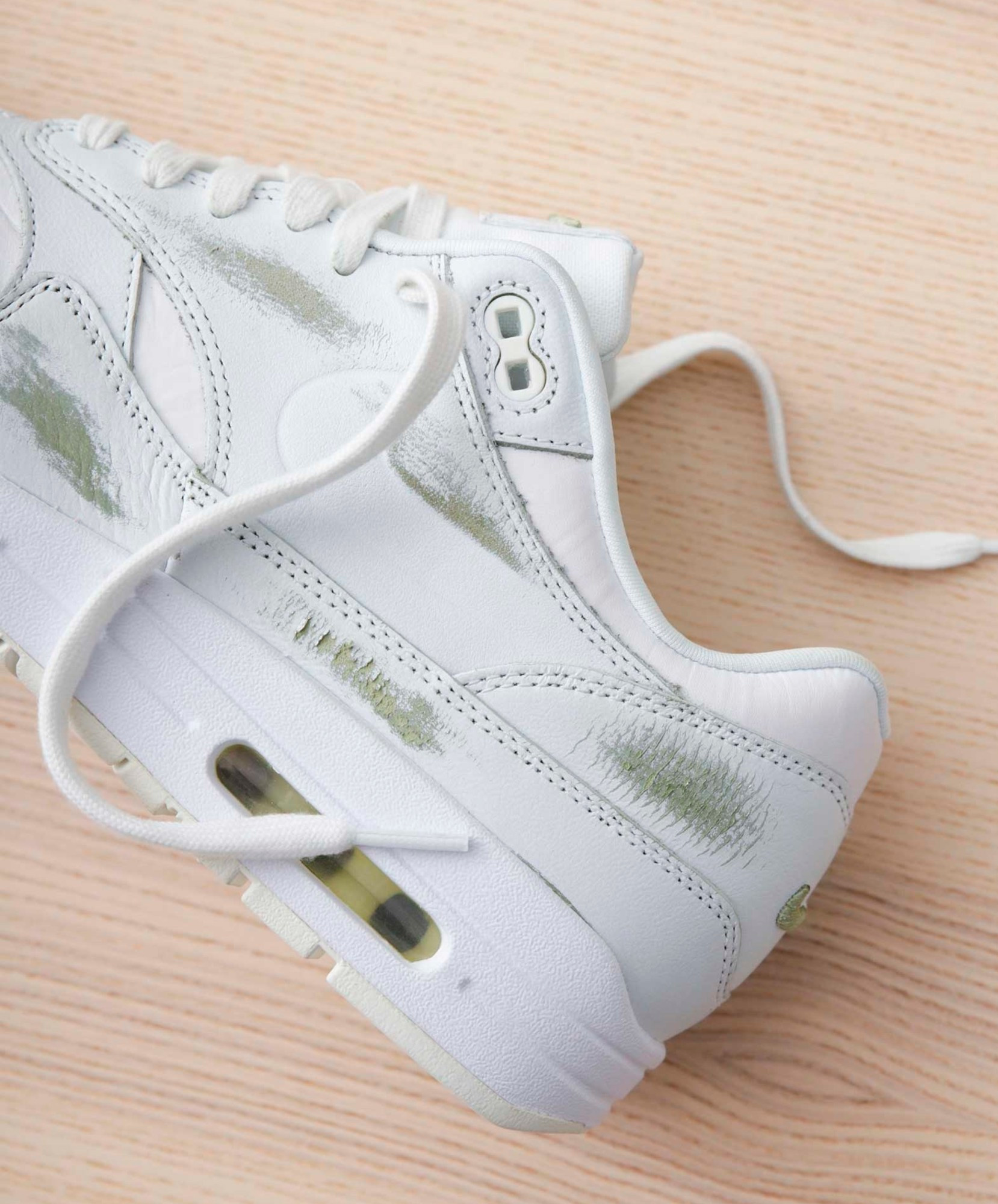 JustFreshKicks on X Dropped via LVR NEW Nike Air Max 1 Yours https t UeALthBaZA Includes abrasive cloth that reveals colored pattern on upper https t 1kFfLGGoUm X