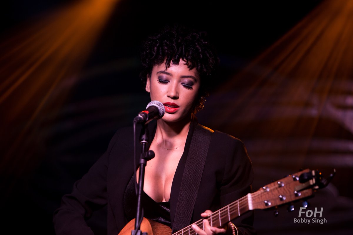 But these great shots by  @FOHPhoto from her stop at The Drake Hotel in Toronto tho!