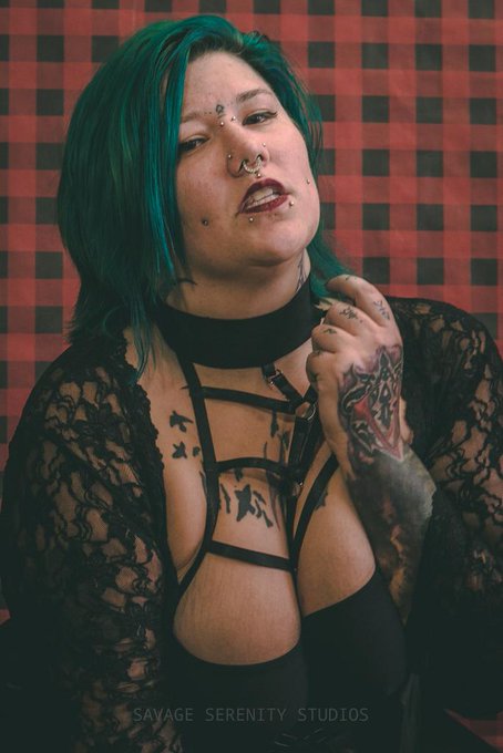 New shoot! 😍 https://t.co/vKCE57WZGa