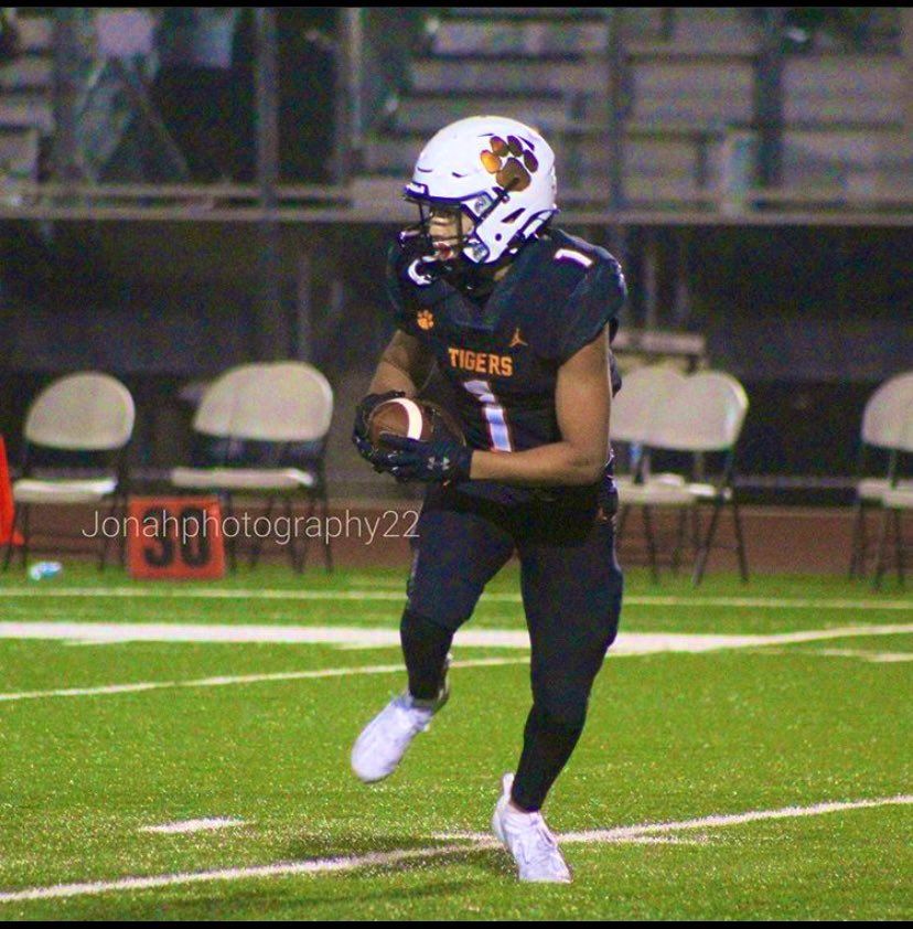 JosiahCantu10's tweet photo. On to the next...🧡 https://t.co/ITuMb9O1gI