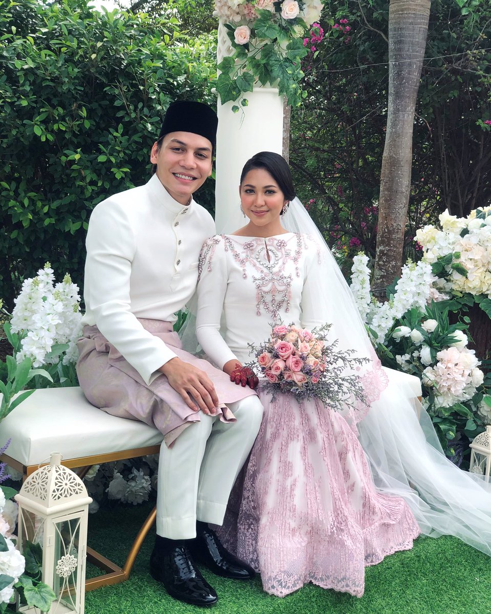 faizzabas's tweet photo. Alhamdulillah sorang lagi dah tewas! Congrats love birds @ikmalamry X Najla Sam 🤵🏻👰🏻. Semoga kekal hingga akhir hayat. ❤️

#challofc #bloodbrother https://t.co/R5Wj4jbZBA