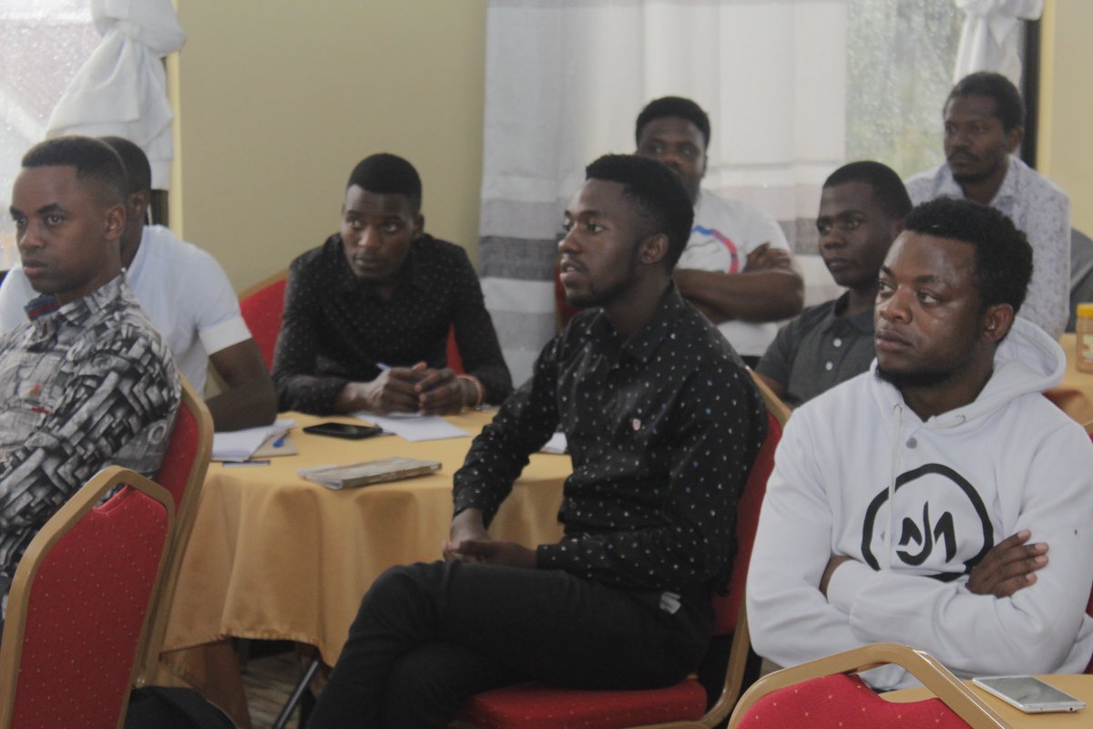 alipoki's tweet photo. Morning session almost done by @SalumAwadh 

Wengi Equity Crowdfunding Road Show in Mbeya City
 
@bithubtz
 
@capitalssc
 
@wengi_tz
 
#MbeyaStartup
#MbeyaStartUpEcosystem https://t.co/3UaBxgFGvY
