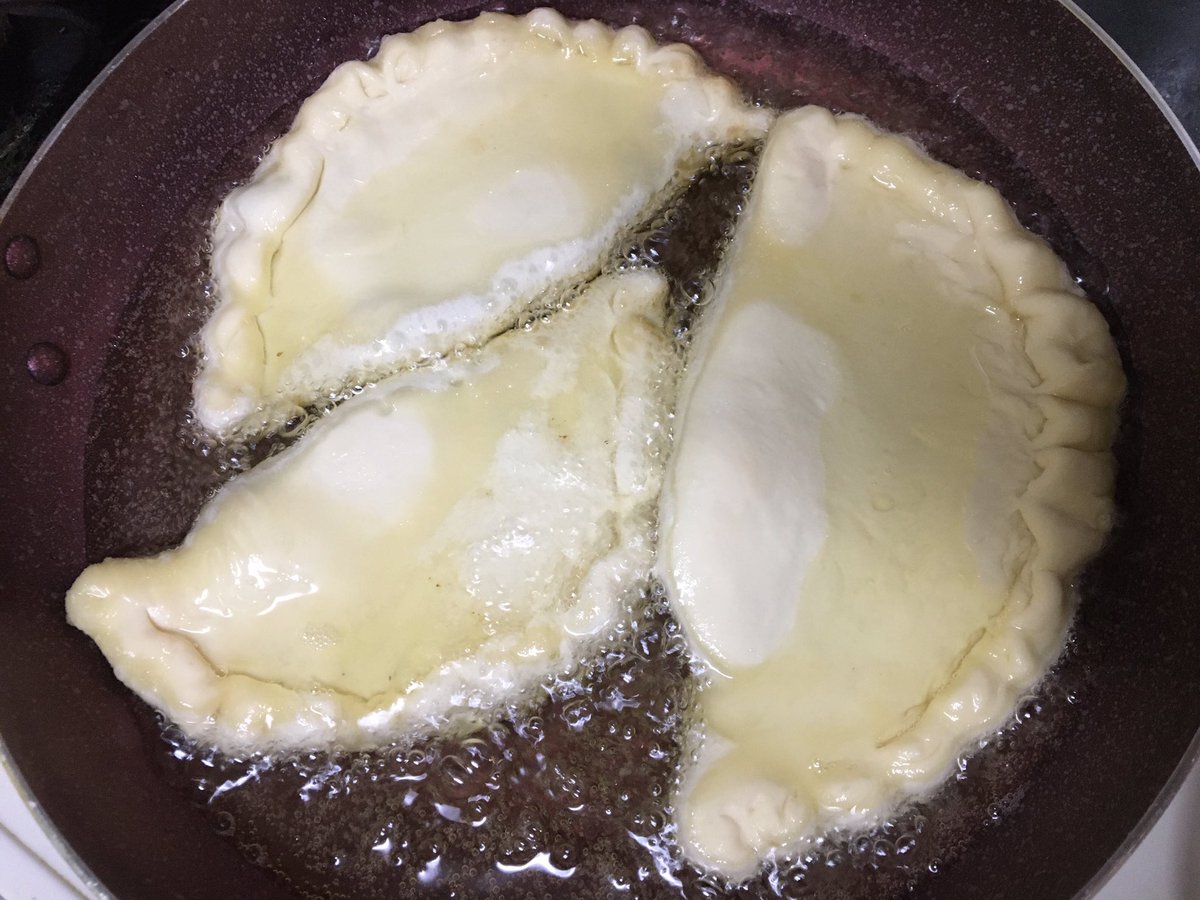 tar_japonica's tweet photo. Off topic. It’s happened with me! 😆👩🏻🍳 Very rare case! #чебуреки #チェブレキ #cheburek https://t.co/9cGrZO7Vgi