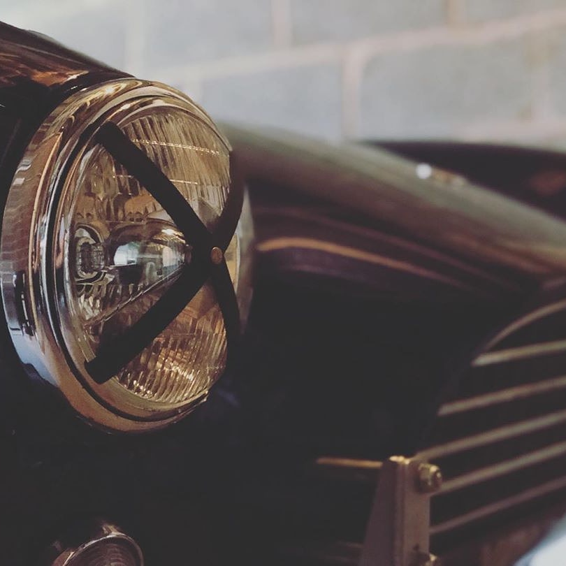 tripmachineco's tweet photo. Adorning the hood of a Cobra is something we didn't expect of the X. @theslabside got it done and we couldn't be more chuffed.
#weekendfun #shelbycobra #289cobra #headlightx
#musclecar #legendary #shelbyamerican #shelbyracing #poweredbyford #caferacerstyle #tripmachineco https://t.co/8Sn5PUuDhW