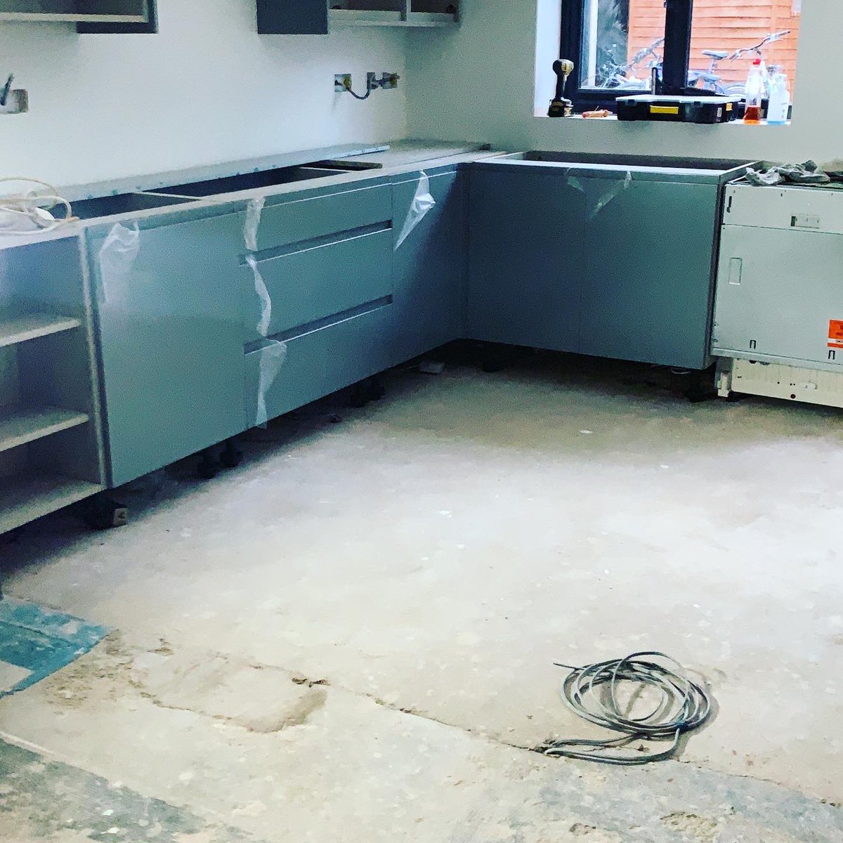 mwcltd's tweet photo. Do you require an eye catching kitchen ? Well do not hesitate to contact us and we will deliver a step by step design/installation programme that caters to your bespoke needs. Contact us for more details. #kitchen #fitted #oak #grey #anthracite #livyn #quality #custom #design https://t.co/7gROHly7gq
