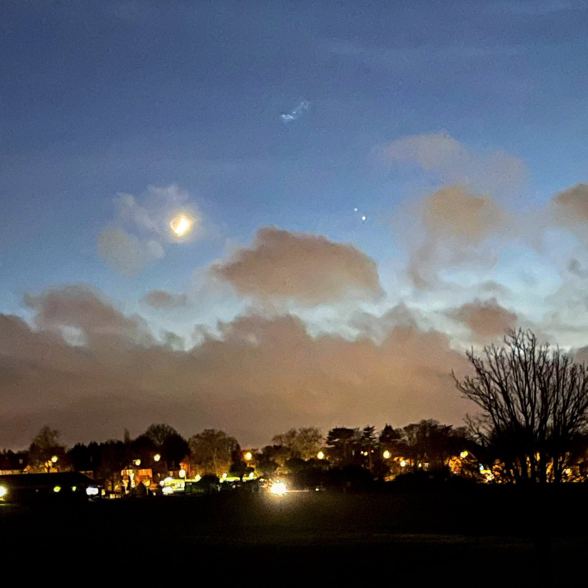 rodmagic's tweet image. Jupiter Saturn conjunction with Moon on 15th December south London #jupitersaturnconjunction