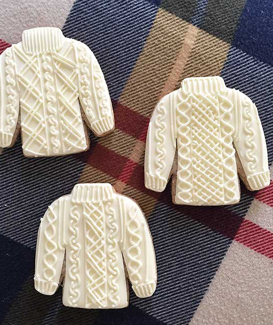 Since it's almost Christmas and we all love Chris...Chris Evans as Christmas cookies - a very sweet festive thread 