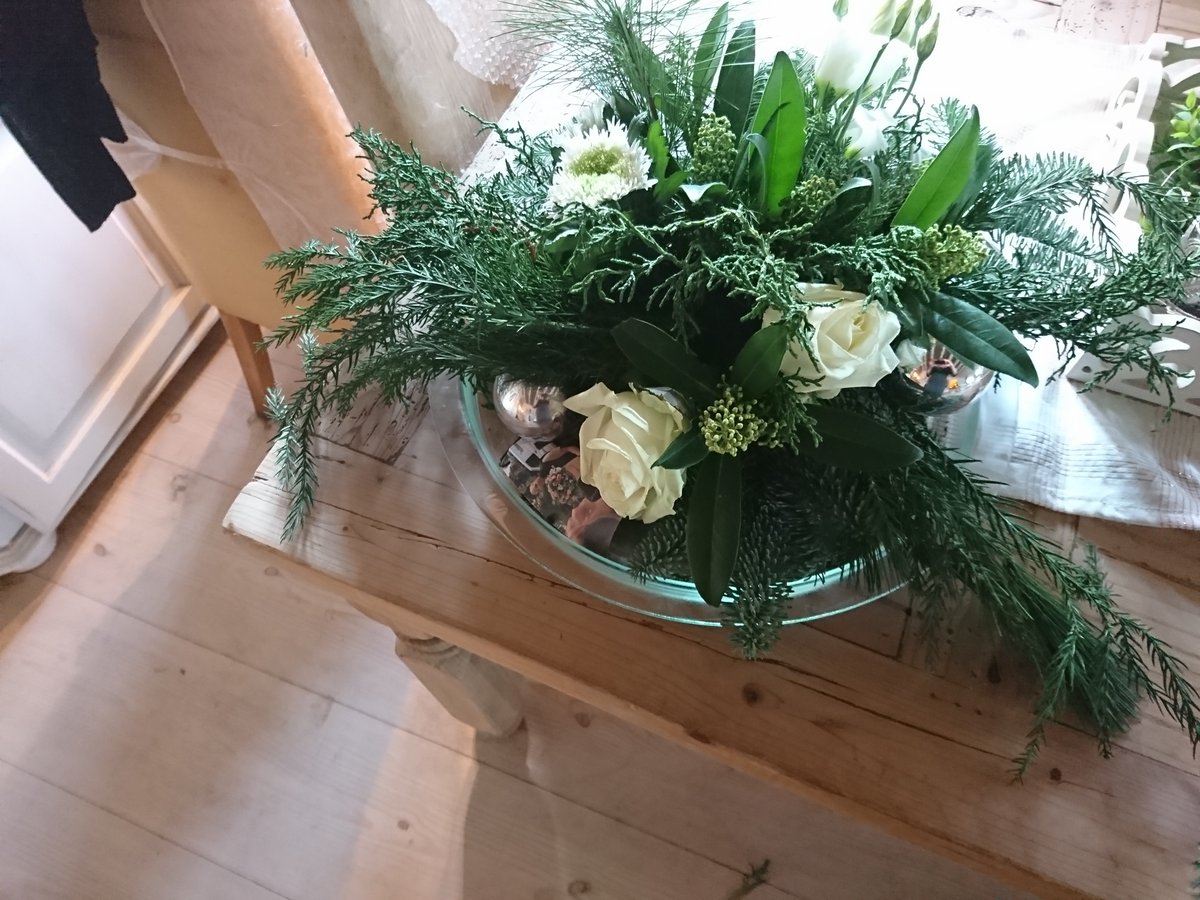 Elizabeth_nld's tweet photo. @Lifeandirene Jaloers op jouw stuk. Kreeg gisteren hetzelfde stuk binnen en het ziet er niet uit. Bloemist onwaardig en de reactie van de bloemist in kwestie... bedroevend en onprofessioneel. #topbloemen 

Ik https://t.co/FumYYst5Bk