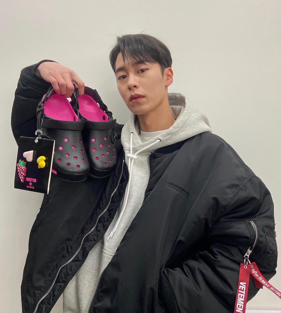 _jxxvvxxk_km's tweet photo. 🤭🤭🖤🖤 뭘해도 숨만셔도 화보같은 내배우...🥰 https://t.co/jyxcE78XCe