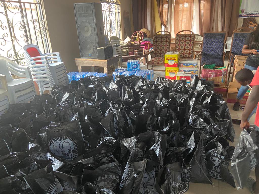 EatDrinkLagos's tweet photo. .@feedlagos Christmas drive today! https://t.co/D03SbUZ0jl