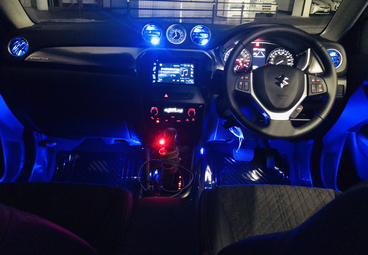 テルー Mwam一筋 カッティングも貼ったし 内装もボイさんカラーにしたし 後部座席もダイナマイトタオル 座布団にしたし ドアを開けると地面にロゴが出る カーテシランプもつけたし 後は福袋のcarパックを待つのみ ガウ車 Mwam マンウィズ