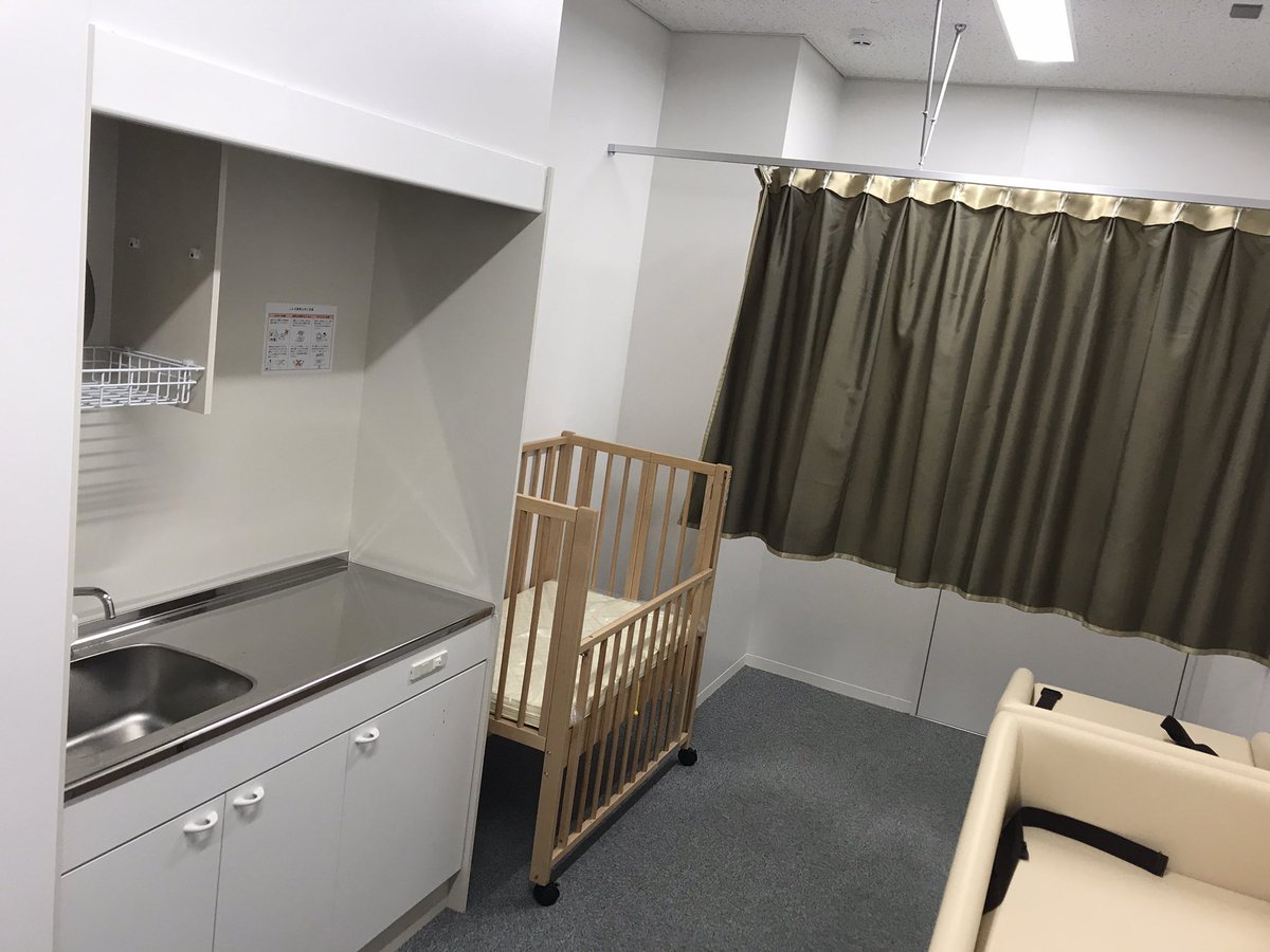 間ひとみ 中野区議会議員 中野区キリンレモンスポーツセンター 新体育館 平和の森公園のカフェから ちっちゃいですが空を舞うカイト が見えました カフェ好きとしては メニューもっと充実して欲しいなぁ 要望 授乳室はこんな感じ おむつ替え