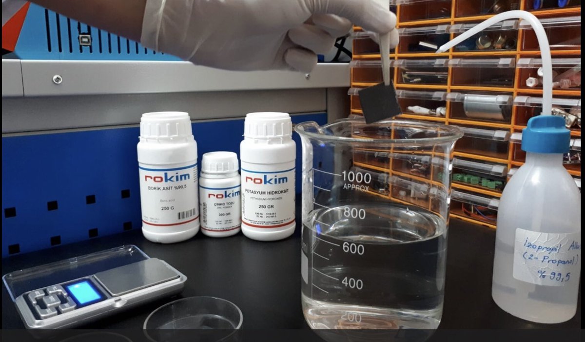 yilmaztunc's tweet photo. “Askeri Uygulamalar İçin Yüksek Performanslı Hibrid Yakıt Hücresi Tasarımı” Projesi ile #BartınÜniversitesi III. Ar-Ge Proje Pazarı’nda birinci olan Erhan Demircioğlu Bor ve Perlit madenlerini kullanarak Yerli Yüksek Performanslı Hibrid Yakıt Hücresi geliştirdi. Hayırlı olsun. https://t.co/zaZXjS6p7f