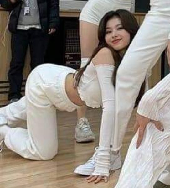 AlbertW17132680's tweet photo. after quarantine here she is. 🐍
#SANA #SANAKE #SanaStrikesBack
Credit: TWICE Aesthetic
https://t.co/mG7smWrsiB https://t.co/fj3TAqKS1q