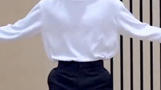 his tattoo &amp; waist 😭