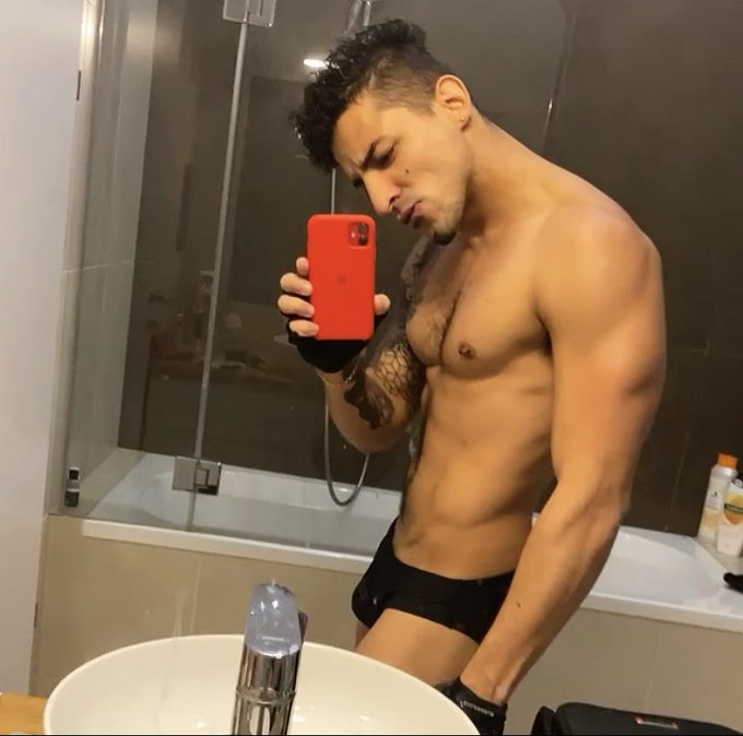 ?Cómo va tu sábado? Cuéntame ????
?
Onlyfans ? https://t.co/H3V3eGyY9b
?
#latino #Hot #goals https://t