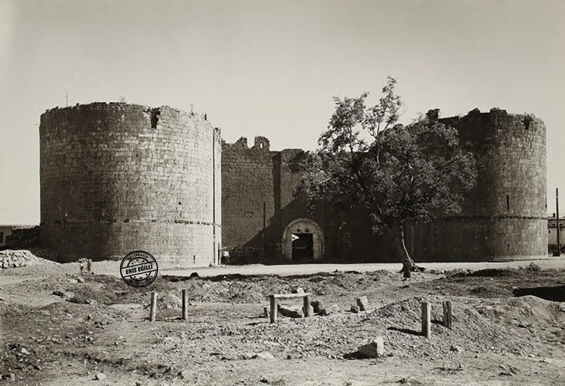 Bir Zamanlar Dağ Kapı...