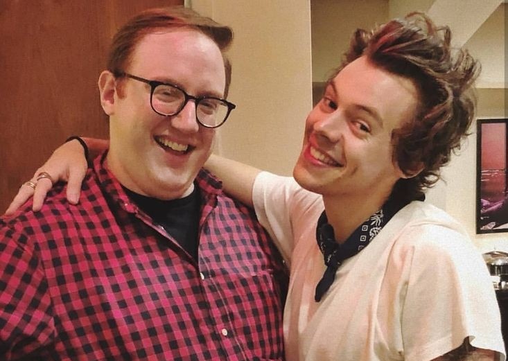 June 22 MSG . the same night he serenades Lou . he's seen backstage with Matt Bellassai (at the end of the thread you'll have the Matt Bellassai thread in case you've missed it ) wearing the bandana.