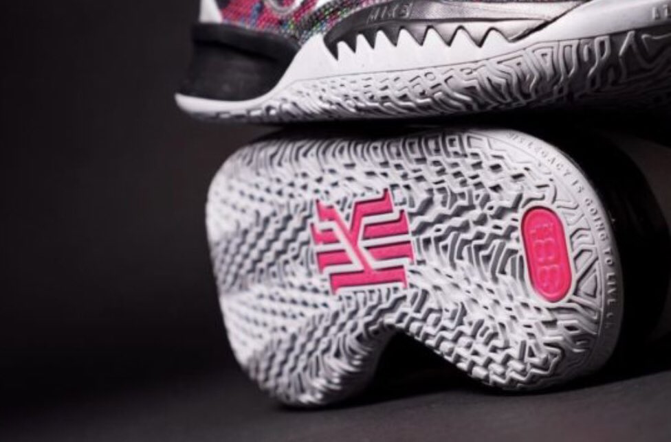 Sneakers Release- Kids' Kyrie 7 “Pixel 