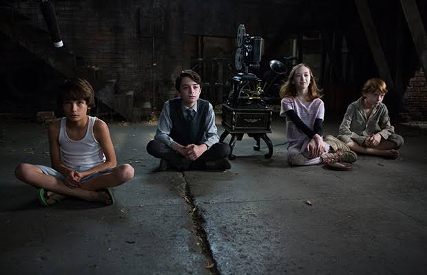 モジョ 映画とゲーム フッテージ デス スパイラル あまりにもｂ級なラスト 直接的な続編ということですが前日譚かな Dv夫から離れるために逃げ込んだ家で 母と双子の息子はその家から離れられなくなる 子供が子供をガチでスカウトする構図は