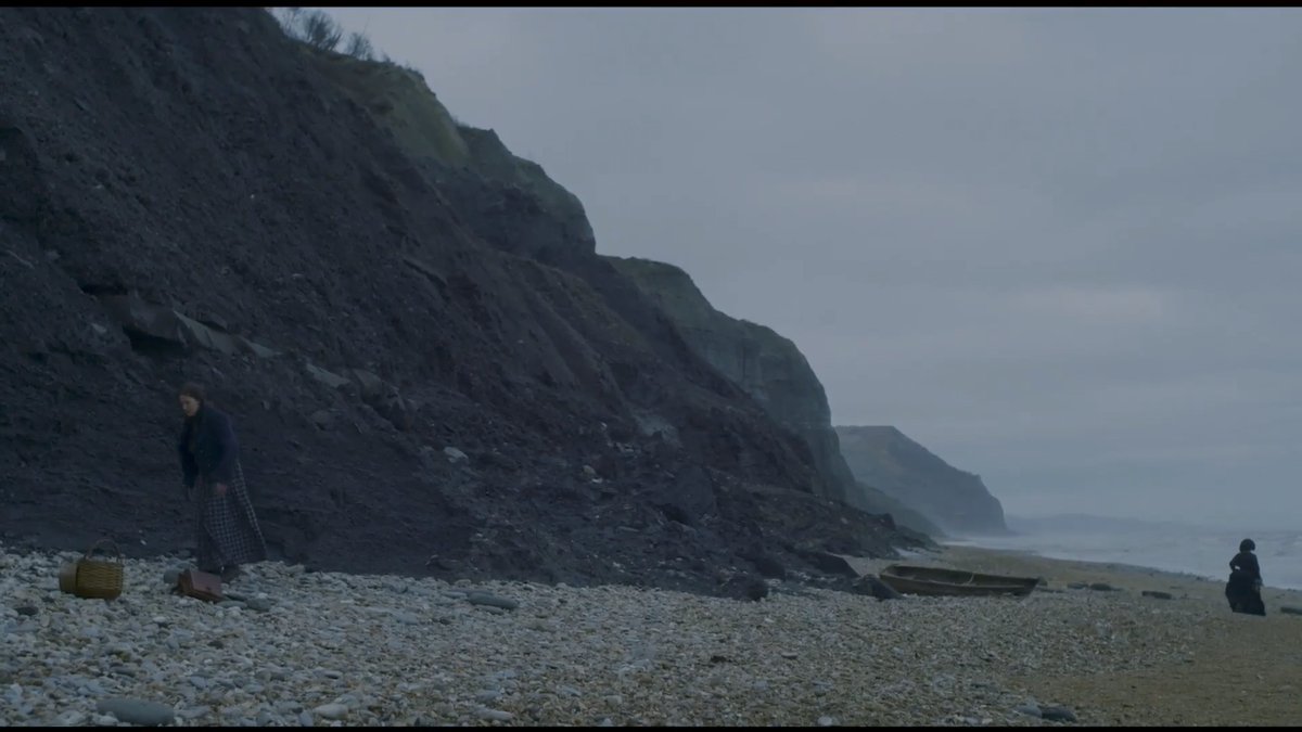 The queer love stories of  @neonrated offer two contrasting walks on the shore.Distance in  #Ammonite. The figures stand on two sides of the frame, breaking away from each other.Closeness in  #PortraitOfALadyOnFire. Faces and gazes merge together.