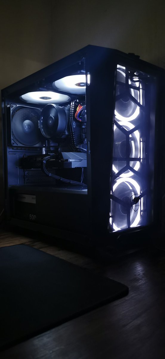 F_Velasquez_'s tweet photo. @CyberPowerUK @HyperX White for my white setup 🤍 https://t.co/8DwjgSqFJB