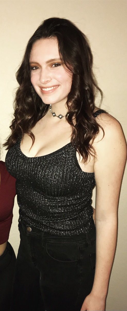 rx_nch's tweet photo. Why was I 10x hotter freshmen year?? https://t.co/rShQrJR03E