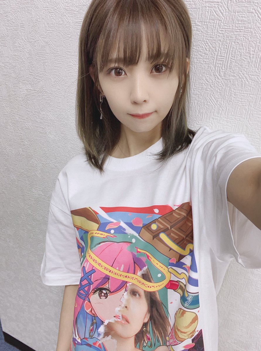 秋山依里 写真集 ミニアルバム販売中 على تويتر 胸くらいあった髪を顎より短く切っても1年後には肩につくくらいまで 伸びるし ちょこちょこメンテナンスカットしてても今は鎖骨下まで髪が伸びてるのでいつも軽率に髪を切りがち 仕事に支障が出る場合は除く 今