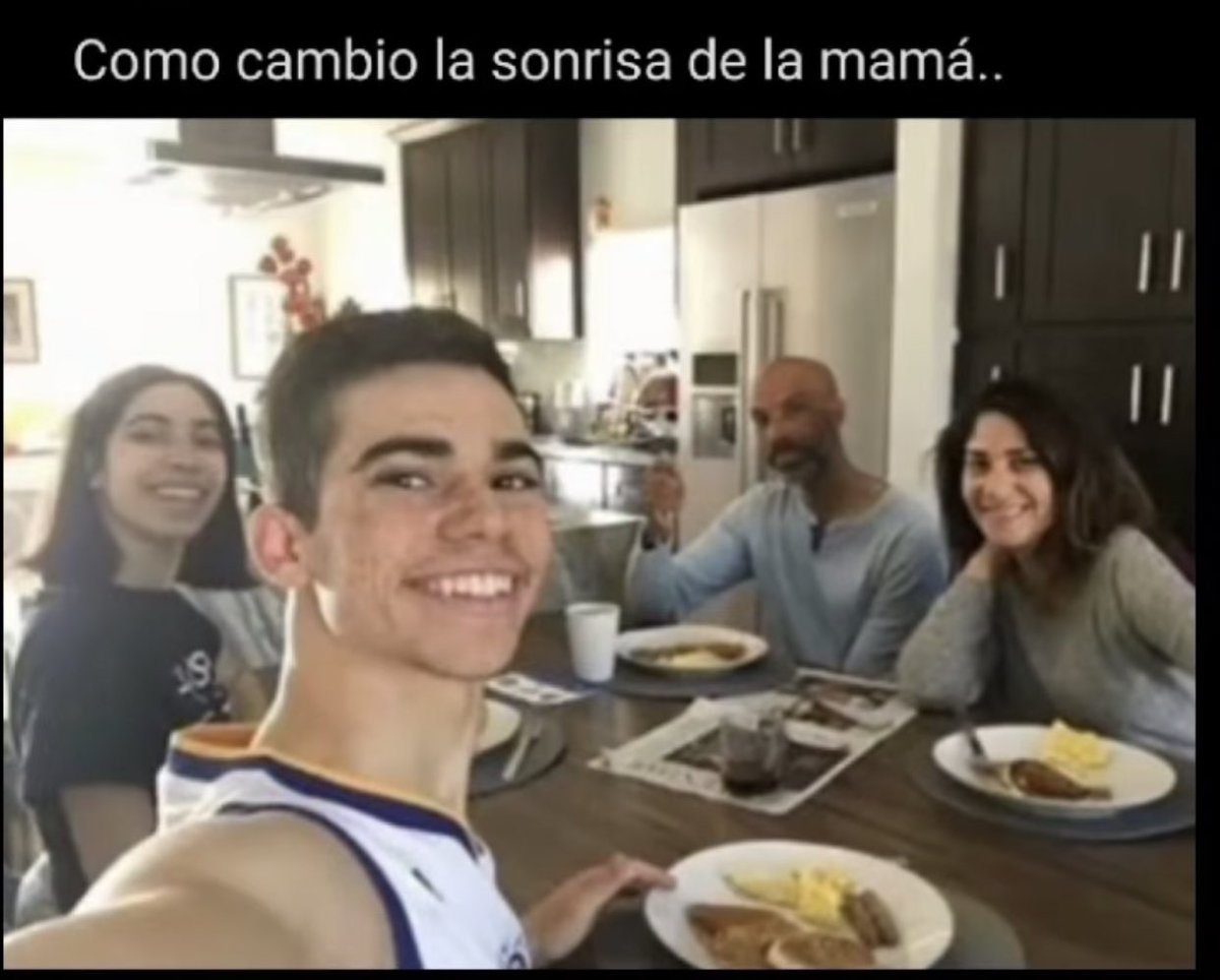 voraginespos's tweet image. DIOS TRES TIROS EN LA RODILLA ME DOLÍAN MENOS