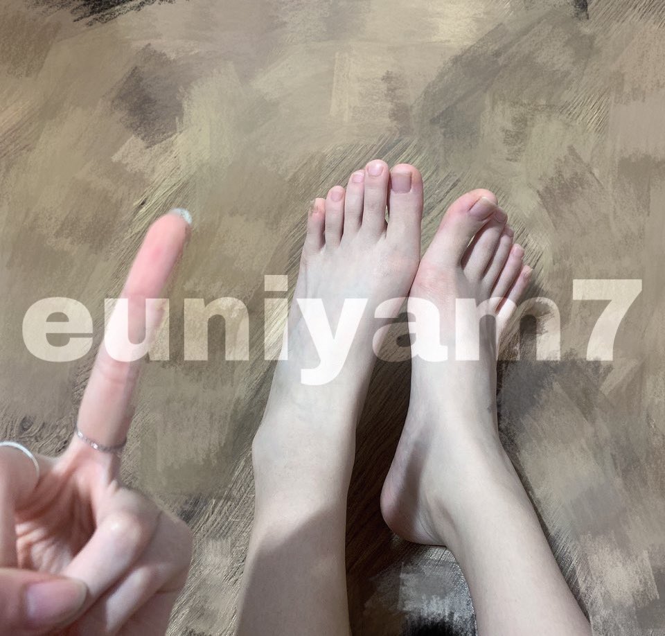 euniyam7's tweet photo. 내 발밑에서 기어 다니면서 하대 취급받고 싶지? 쓰이고 싶으면 상납금 물어와 병신아~ #영통 #전화 #호구 #지갑 #섹트 #핀섭 #핀돔 #멜섭 #멜돔 #오프 #온플 #폰섹 #여주인 #주인 #주인님 #상납 #조련 #노예 #변녀 #사정관리 #미션 #노예남 #수치 #조교 #발페티시 #신던양말 #신던구두 https://t.co/twCYZSzW40