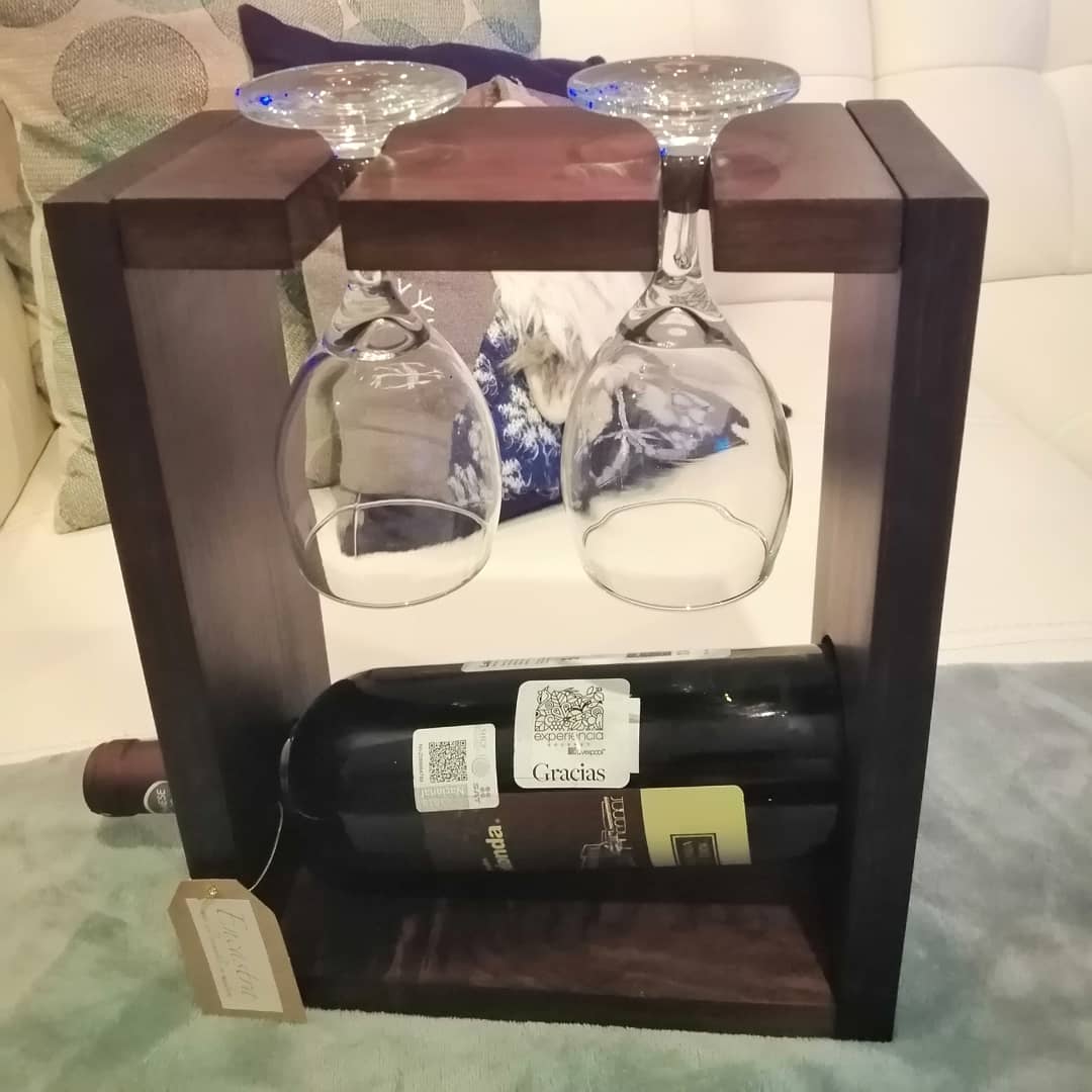 ivobich08's tweet photo. Regala en estas epocas un elegante detalle en madera, como este porta cervecero, un porta vino ambos en color nogal tallados a mano!! Somos @encastra_madera
#amomitaller #amocrear 🥰🙋♀️💃🤗 https://t.co/FkqHL42BrO
