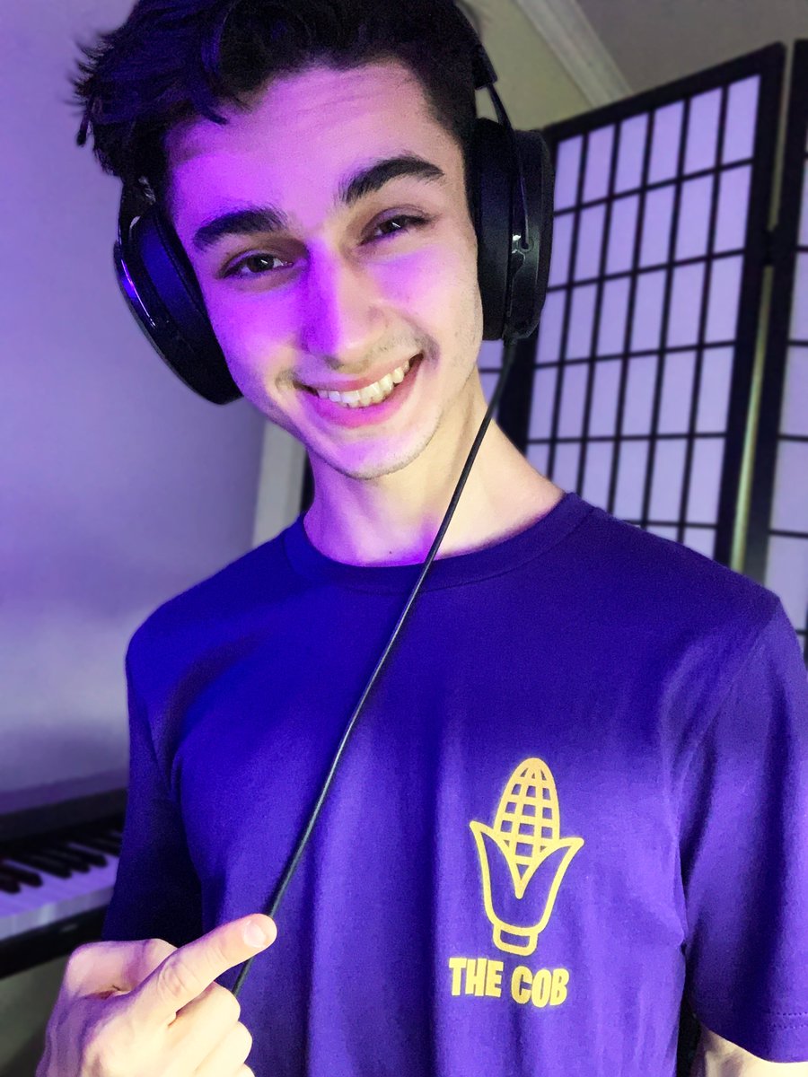 TheCob24's tweet photo. It’s not weird. It’s actually cool. If you don’t have a hoodie with my face on it, you’re not cool. Sorry.

If anyone else wants a Cob Classic Hoodie, the MERCH link is in my BIO 🌽

#Merch #Streamer #Gaming #Twitch #AmongUs #YouTube #TikTok https://t.co/pjlPLMzwSC