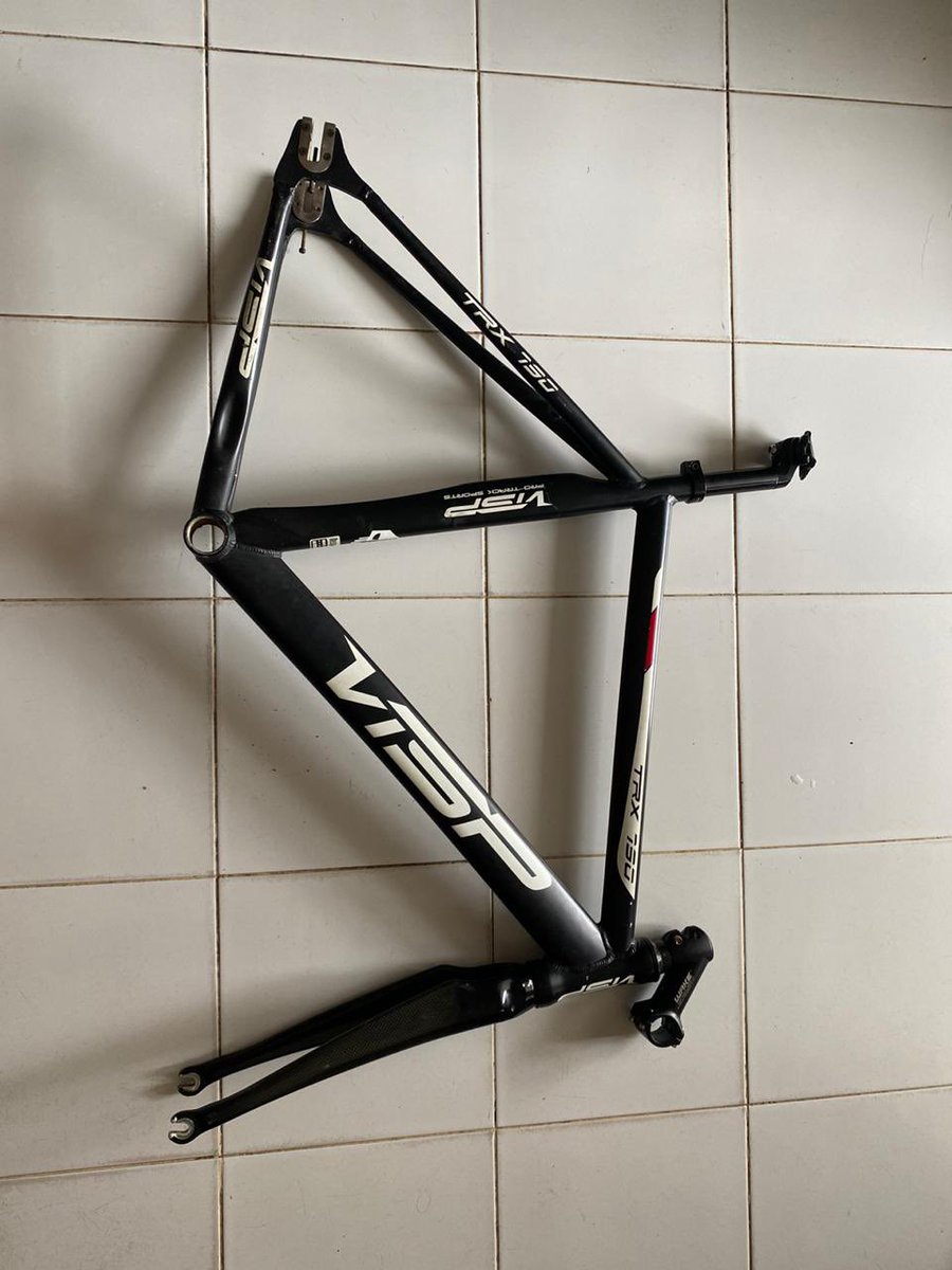 marcelgaduk's tweet image. fs frameset vsp trx 750 fork carbon 1,7 nego #fnfjb #frameset