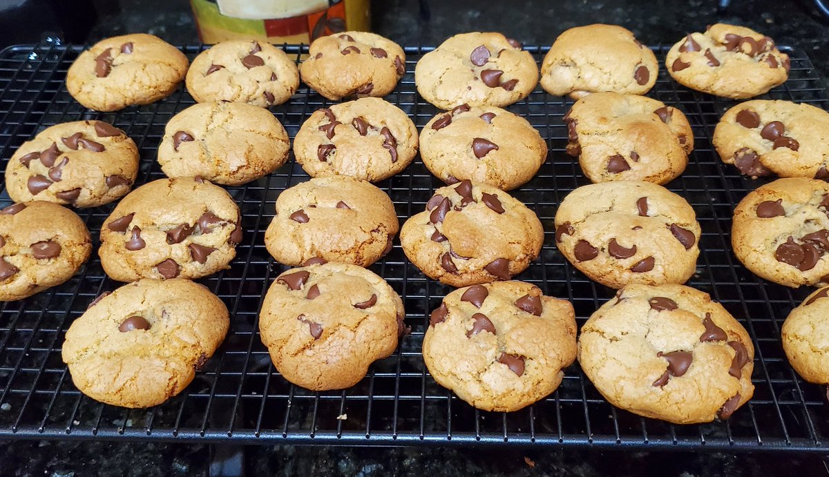 purplepheluv's tweet photo. It's not too late to place your order. Added chocolate chip cookies to the mix!! https://t.co/izqFGqv3hv