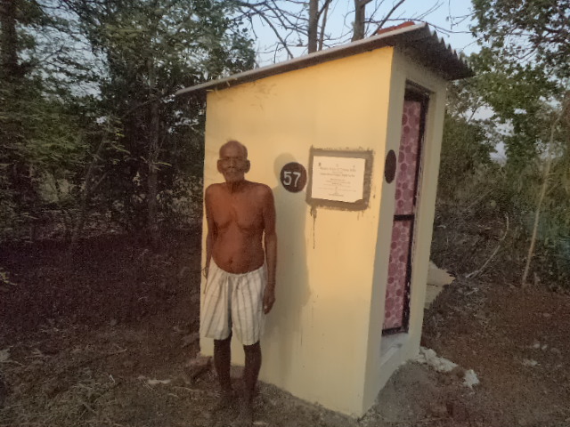 The Toilet issue also brings to my mind memories of my childhoodWe always had clean toilets. But my grandparents lived in an Agraharam (Village) where there was only one toilet, which was in abysmal condition. You wouldn't dare enter the toilet, because it was pathetic 2/n