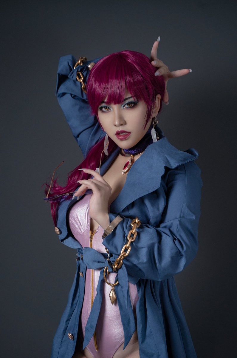Be careful, I'm too hot🔥 
#KDA #EVELYNN https://t.co/uKsKpNDFfN