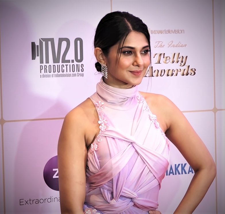 NehaJain_26's tweet photo. Her last red carpet look😍
Damn! It's been around 2 yrs we last seen making an appearance in an award show🤧
Can't wait! 

Hoping for the best🤞

#JenniferWinget https://t.co/Nf0rKiCNzj