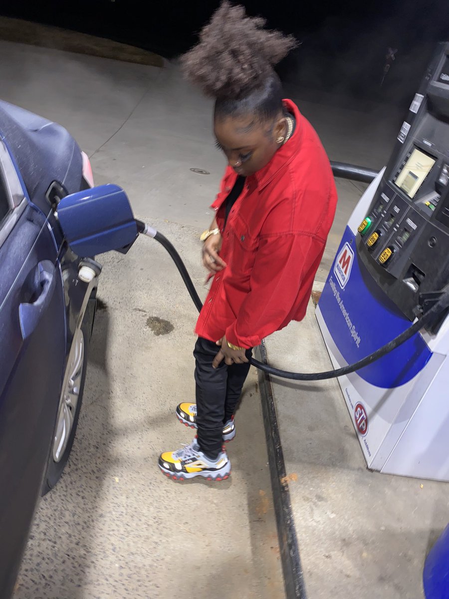 ohhhhthatsniya's tweet photo. I be drippin’ to death, I need a casket #ZeShit😬⚰️ https://t.co/B7Nd0yxD7o