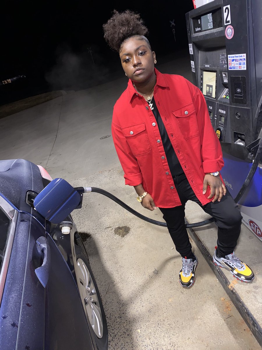 ohhhhthatsniya's tweet photo. I be drippin’ to death, I need a casket #ZeShit😬⚰️ https://t.co/B7Nd0yxD7o