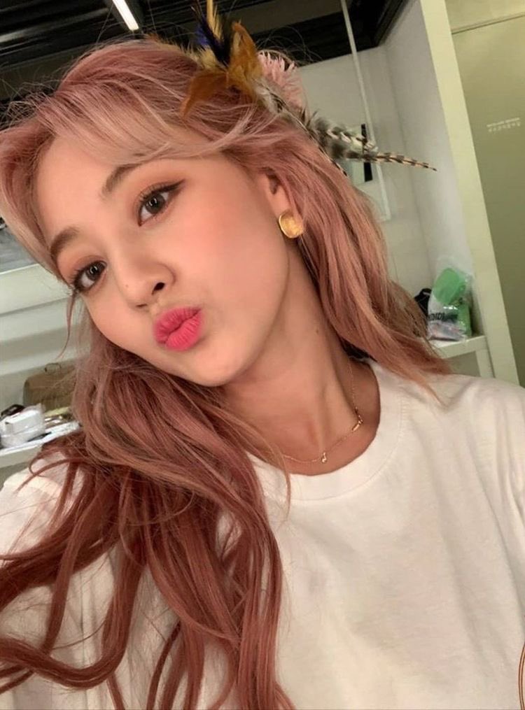 kpredictions_79's tweet photo. ask questions i’m bored 😅 #kpop #kpopprediction #kpoppredictions https://t.co/56KngUurCw