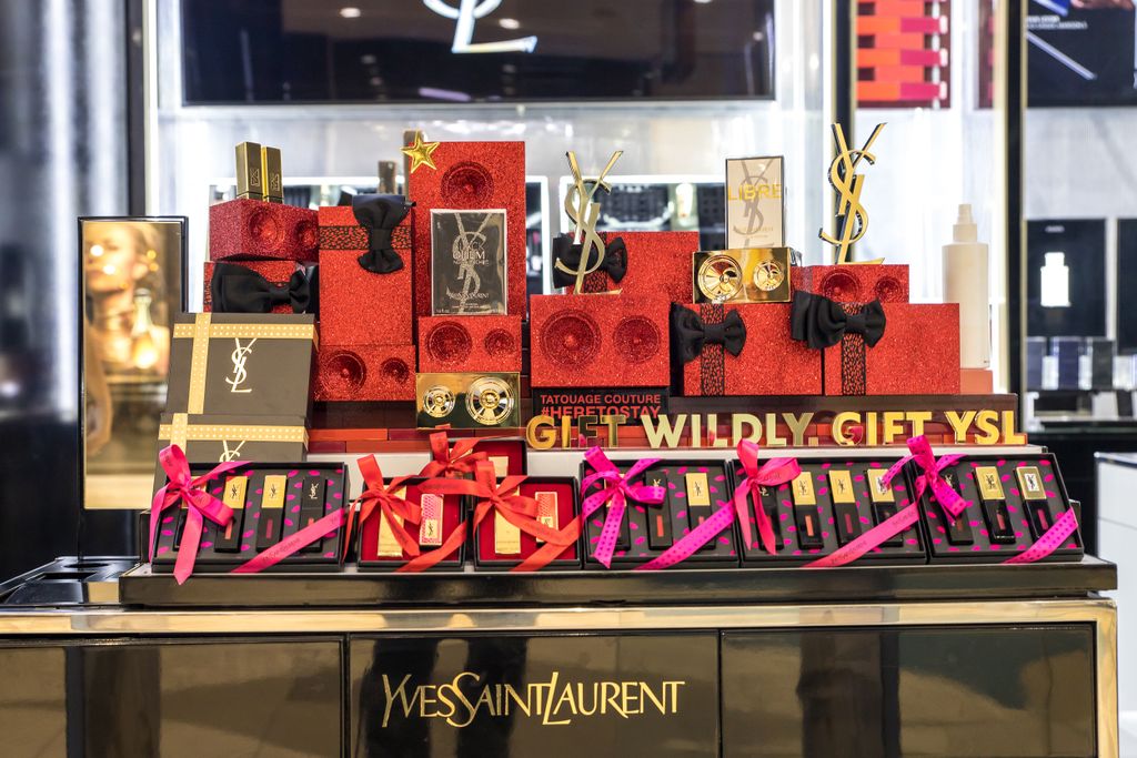 SandtonCity's tweet photo. From can’t-go-wrong classics to new, niche scents, alongside covetable keepsake boxes and makeup gifts that are sure to be a hit, there are so many thoughtful ways to give the gift of beauty with @yslbeauty 💄
#IconicSandton #CreateTomorrow #BuildTomorrowTogether #YSLBeauty #YSL https://t.co/KgmVUCxLo9