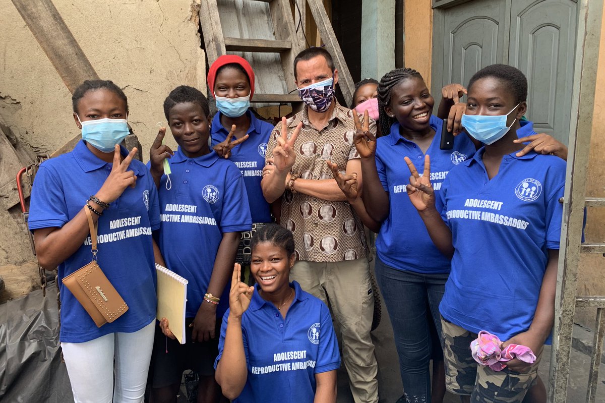#PeriodPoverty and #MenstrualStigma harm girls’ development and #HumanRights. Yesterday in Agbobloshie I met these amazing young women educating their friends on adolescent health thanks to French Government support. Australia and France are on the same page on #GenderEquality.