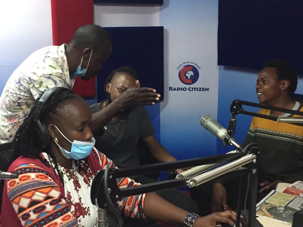 MainaXusan's tweet photo. The studio is full and the conversation is on, Kalasha award winners Eastmond Mwenda and Riccardo Warunge, Tina Ogal and Samuel Oluko. https://t.co/qbJMHaE78L