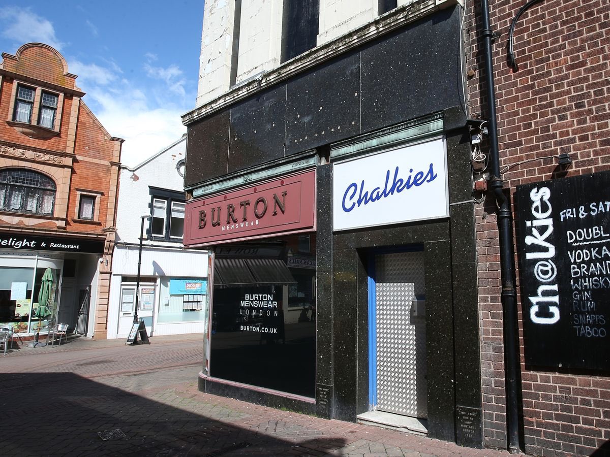 JCapps_'s tweet photo. If you survived a night in here then you don't need to worry about what's in this vaccine. https://t.co/88zNlp9oWD