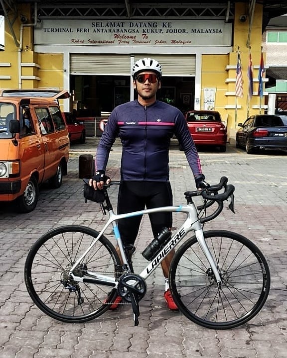 Santicshopjp's tweet photo. #Repost  @syahrezasahari @santicshop
• • • • • •
#cyclingmemories #cyclingpics #santicshop #fromwhereiride #ilovemybike #beautyofcycling #cyclingwear #cyclingshoes #ciclismo #cyclingpics #cyclisme  #자전거 #ロードバイク #bicycle #cyclingtips https://t.co/uwlQjP62ln